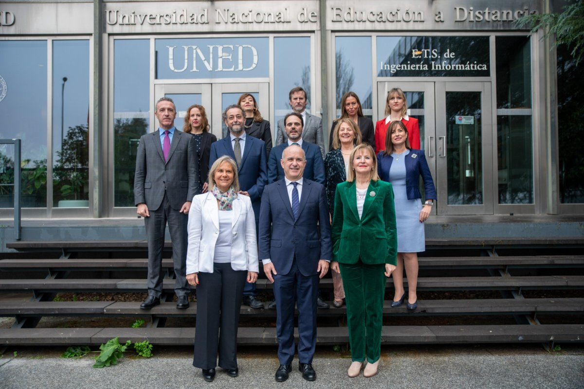UNED tweet media