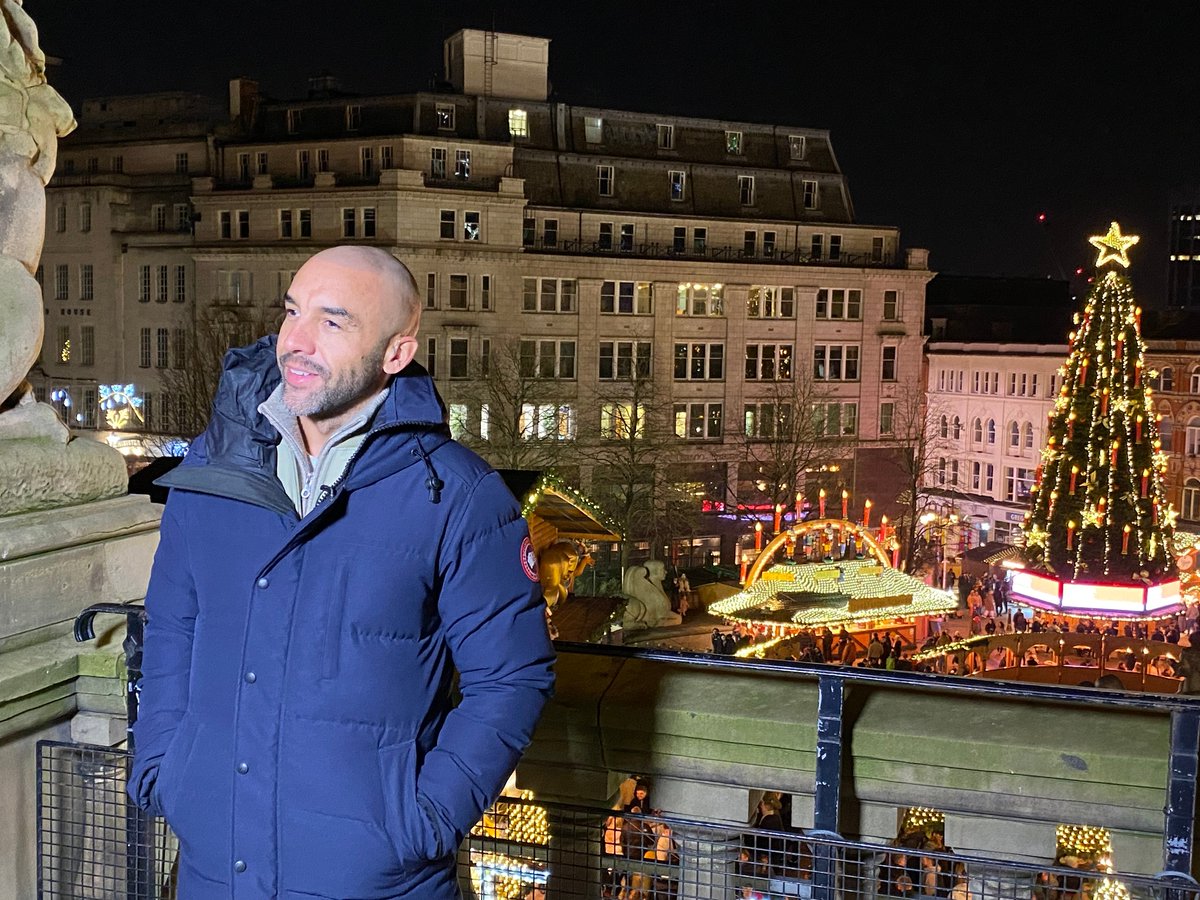 Did you see last night's <a href="/itvnews/">ITV News</a> with <a href="/alexberesfordTV/">Alex Beresford</a> broadcasting from the Council House overlooking the Frankfurt Christmas Market, which provided a festive backdrop to the weather - if not, watch here from 43:17!
orlo.uk/nC5rM
#ChristmasinBham
#BeBoldBeBham
