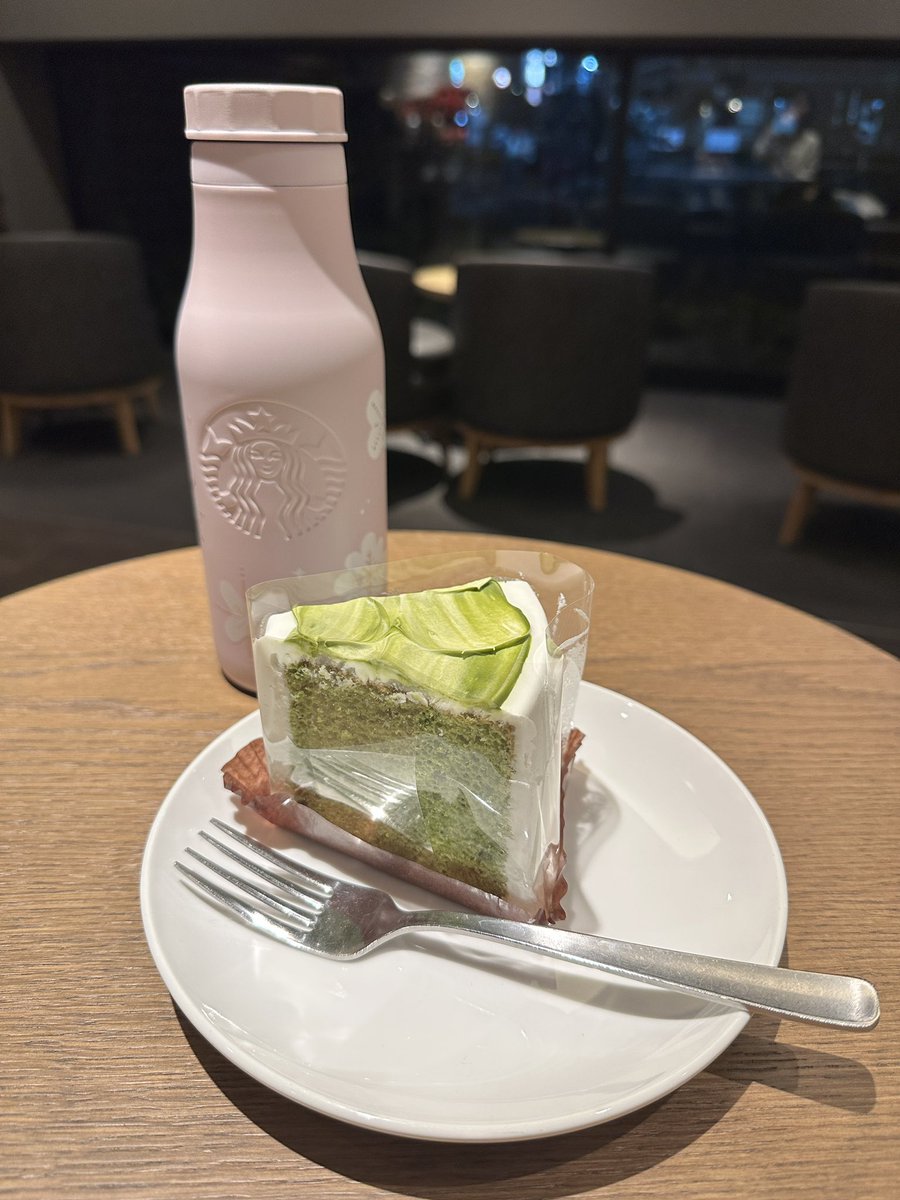 _45iii's tweet photo. 仕事終わりにちょっと一息🍰☕️ https://t.co/8jcthSHFAV