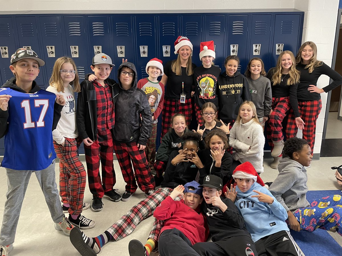Mrs_MathewsNPMS's tweet photo. I finally got to dress like my students! 😂 #pjday #NPMSgrizzlies https://t.co/ex01S0gTMy