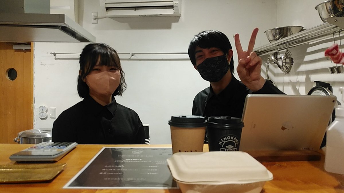 akahoro648's tweet photo. #MINGLU #みのかも豚汁
食べてきました🐷🥣
一杯目は追加トッピングのグラスフェッドバター入りで注文。豚汁だけどシチューみたいな洋風な味わいに味変?!ご飯が進む君でしたね。
二枚目は味比べ、みのかも豚汁の味を噛み締める為にプレーンで注文。家でも豚汁は二杯は食べるが、具沢山で満腹に😋 https://t.co/D49ayWw4TF