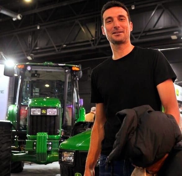 EL DT CAMPEÓN DEL MUNDO Q REVINDICA AL CAMPO Y LO COMPARA CON EL FÚTBOL
"Así como el agro mira las innovaciones p/ser + eficiente, en el fútbol es igual: siempre intentamos corregir errores y hcer mejor las cosas",destacó Scaloni, cuyo hermano es productor
bit.ly/3WhDtQj