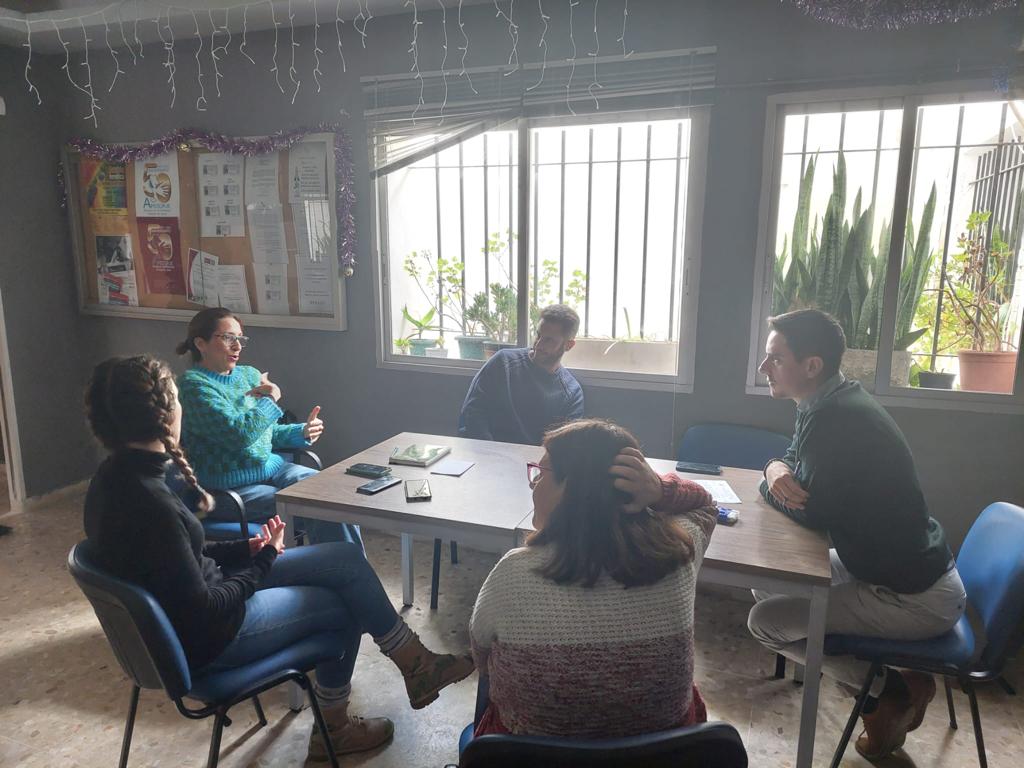 Ayer martes día 20 , unos de los miembros de la junta directiva tuvimos reunión con Jaime Espinar del Partido Popular sobre propuestas de la educación de personas sordas para próximo pleno del ayuntamiento