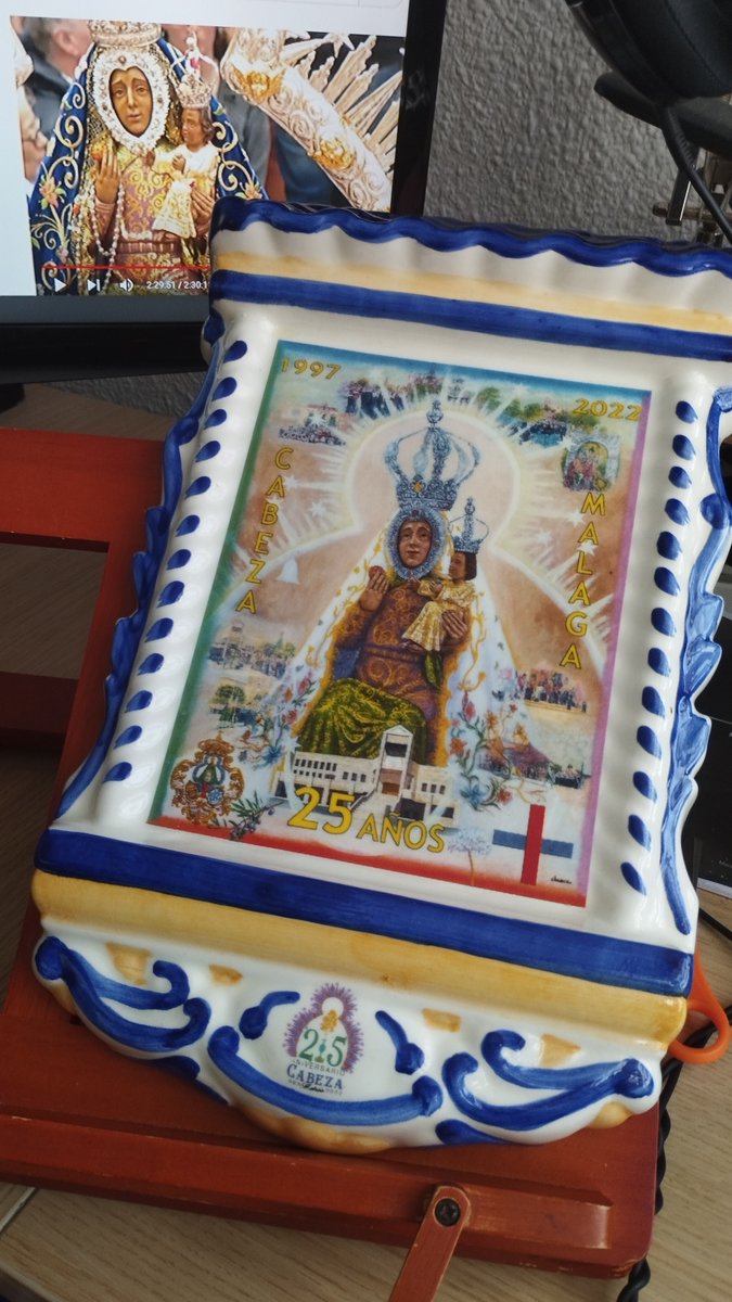 DavidTeide's tweet photo. Quiero agradecer el detalle que tuvieron conmigo el pasado domingo la Hermandad de la Virgen de la Cabeza de Málaga. 
También hay otra persona que ayudo con su cámara en la grabación de las imágenes que es la compañera Ana López Carrasco. https://t.co/0MynGAg6KB