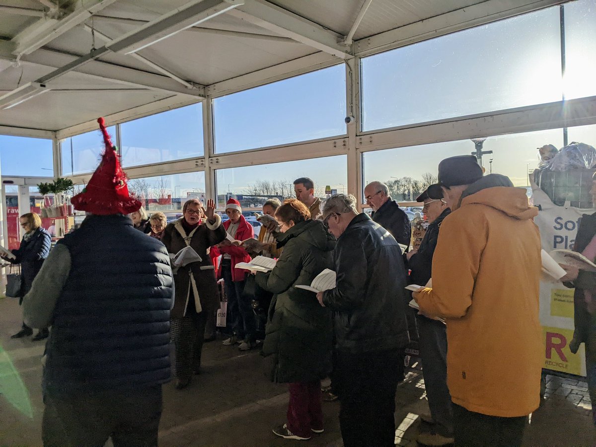 Carol singing this morning at <a href="/Tesco/">Tesco</a> Extra, Scunthorpe in aid of <a href="/LindseyLodge/">Lindsey Lodge Hospice and Healthcare</a>! Great fun with some very generous customers too!