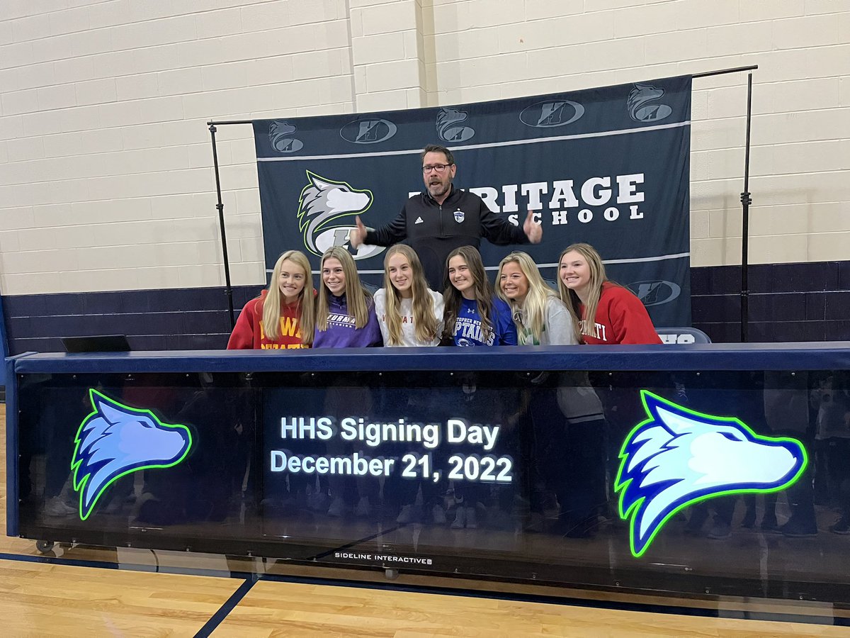 Husky_Sports's tweet photo. Congrats to a successful Signing Day! Good luck on your next chapter huskies❕🐺 https://t.co/jinqNuFFxT