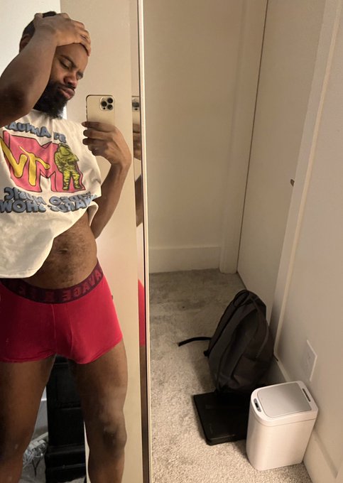 MikeBeLikee's tweet image. If you retweet this and follow I'll give you free nude..
Just DM me a word "WOOF" to redeem.

mikebelikee.8b.io