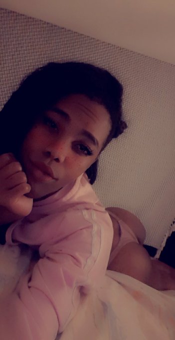 3 pic. I try my hardest to be the goddess everyone makes me out to be?? https://t.co/7DFrzNJa0p