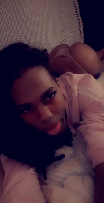 4 pic. I try my hardest to be the goddess everyone makes me out to be?? https://t.co/7DFrzNJa0p