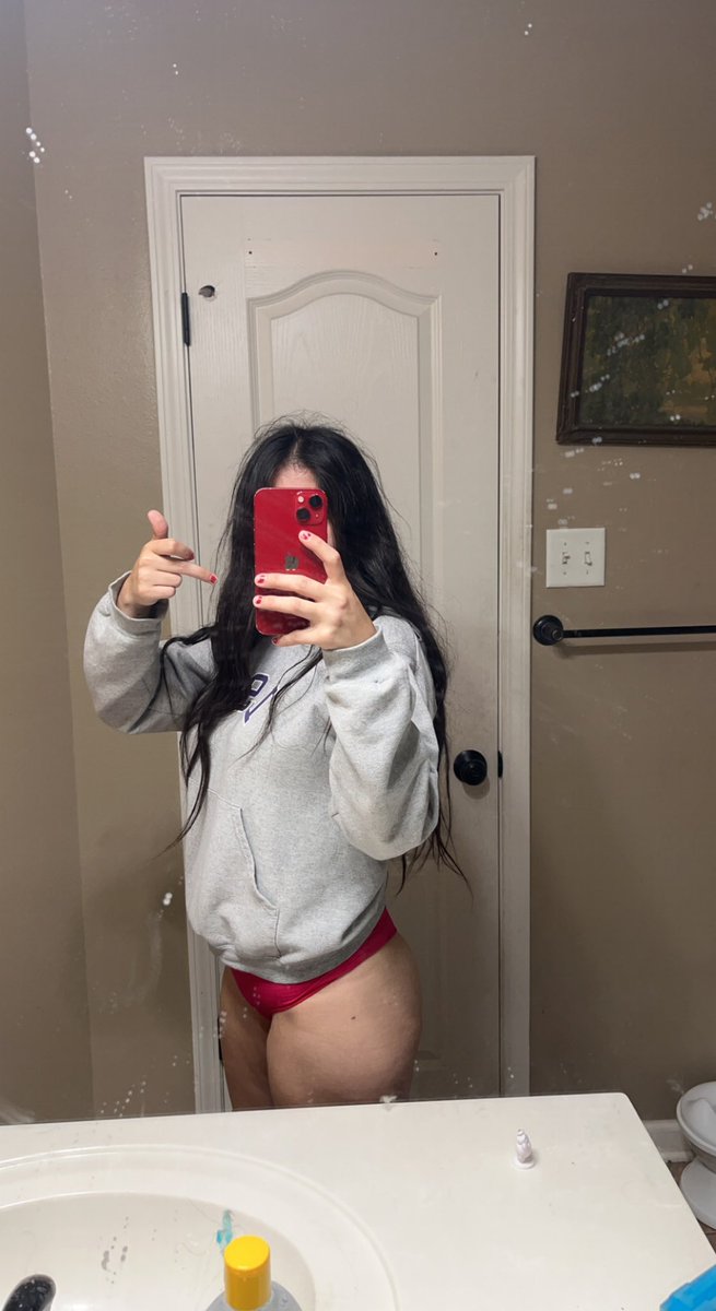 babycakesalana's tweet photo. Good morning losers. I have bed head pay me #paypiggyneeded #financialslave #financialdomination #dom #sub #fendon #sissy #feetworship #cashcow https://t.co/Jr4nIlE9NC