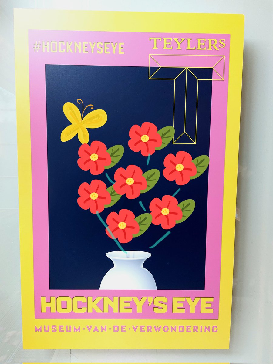 Bij de tentoonstelling Hockney's Eye word je ook zelf aan het werk gezet. Teken zelf de bloemen in de vaas. (Gebruik gemaakt van stickers) #hockneyseye