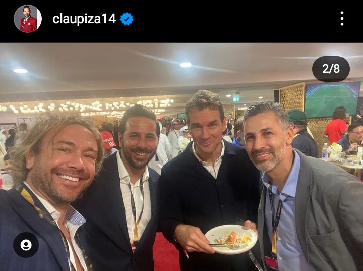 sakomeee's tweet photo. カタールW杯はかつてのレジェンド選手も多く現地観戦してたよぅだけど、元バイエルンのピサロはジェペスやルガーノ、そしてレーマンとシブいメンバーと会ってたんだな(V)+¥+(V) #FCBayern #MiaSanMia #BayernMünchen Claudio #Pizarro #CP14 #Qatar2022 #FIFAWorldCup #Yepes #Lugano #Lehmann https://t.co/UjFO6r5dfx