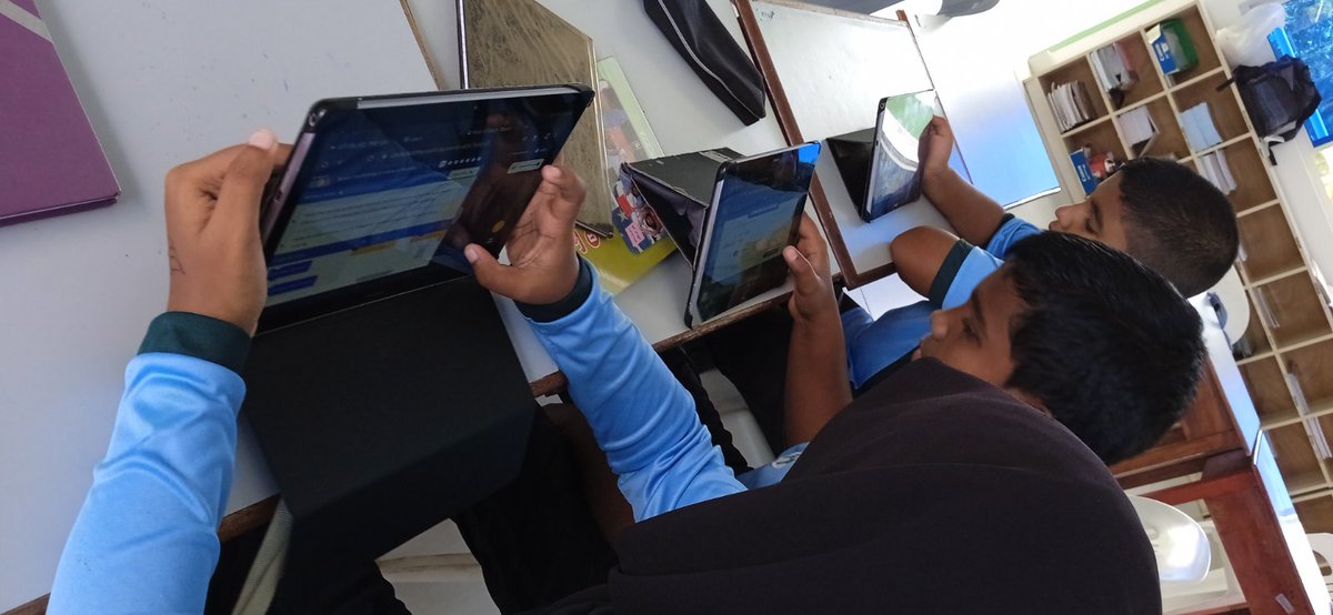 womenintechmv's tweet image. After taking part in #HourOfCode with many fun coding activities, Seenu Atoll School students were eager to  receive the completion certificates. More than 200 students from grades 2 to 10 joined in the session

#HourOfCodeMV
@Dhiraagu @MoEdumv @codeorg @eduGS_16