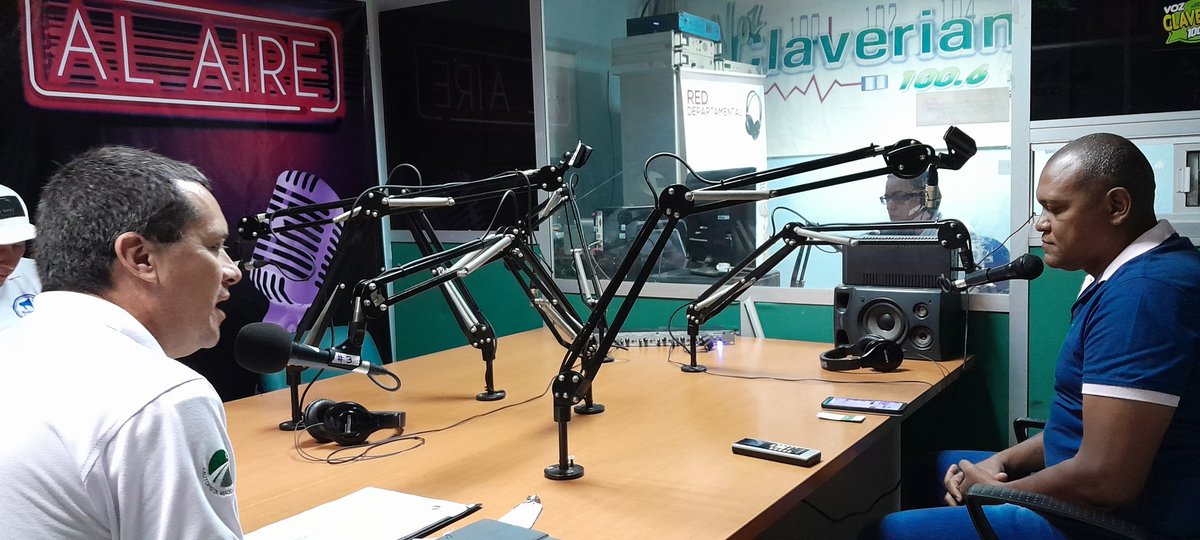 #SomosAutopistaMagdalenaMedio Iniciamos la mañana socializando nuestro Proyecto Troncal Magdalena 1, en medios regionales como Claveriana Stereo 100.6 y Noticias Puerto Boyacá. #LaTroncalDelDesarrollo <a href="/ANI_Colombia/">Agencia Nacional de Infraestructura</a>