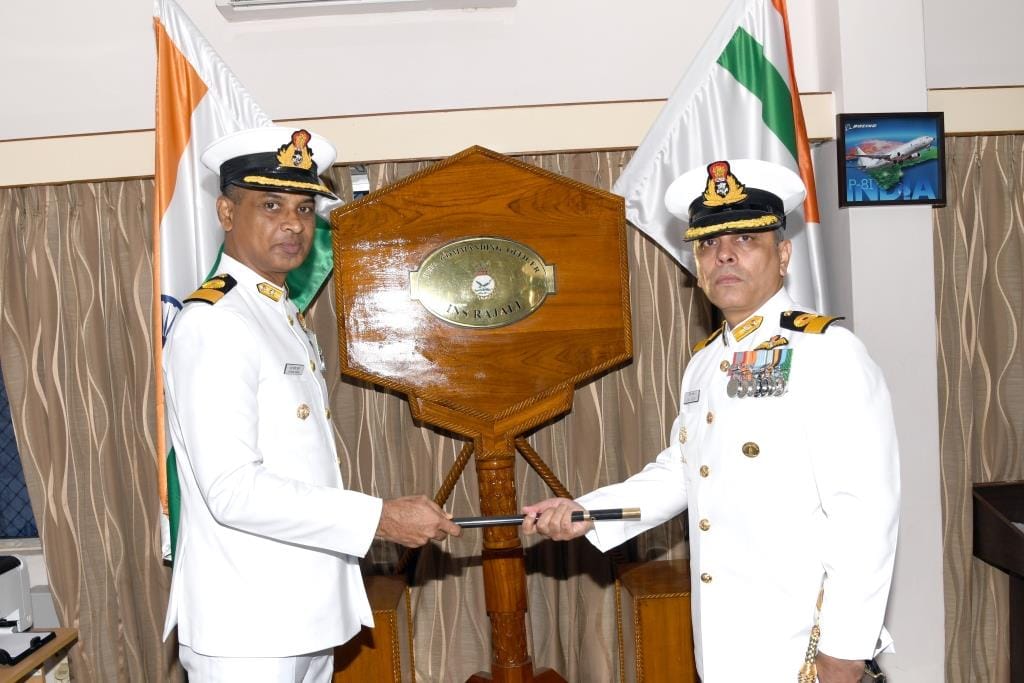 IN_HQENC's tweet image. #ChangeOfCommand

Cmde R Vinod Kumar handed over the command of the Indian Naval Air Station #Rajali, based at #Arakkonam, #TamilNadu  to Cmde Kapil Mehta.

Cmde Kapil Mehta, is an alumnus of the INA, Goa, DSSC, Wellington,  NWC, Goa and NDC, New Delhi.

@indiannavy