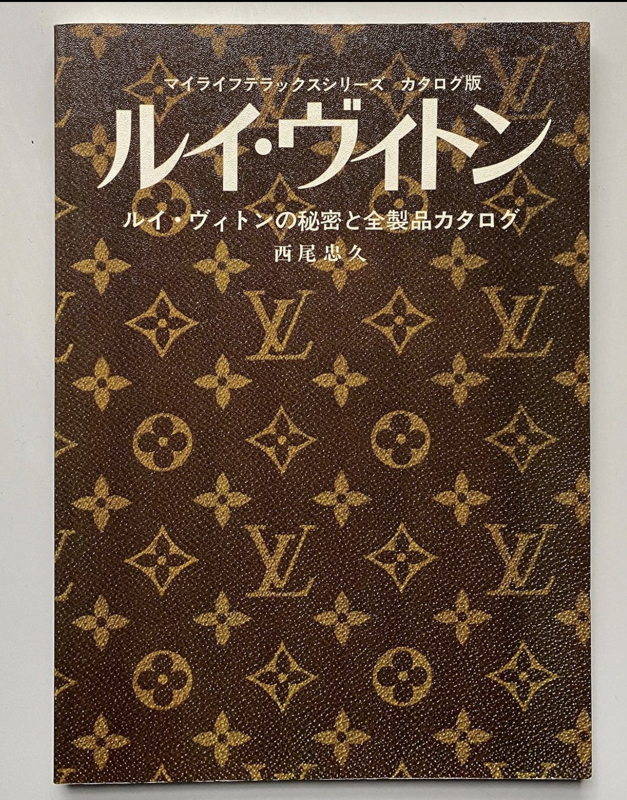 Outlander Magazine on X: This is a Japanese “officially unofficial” Louis  Vuitton All Products Secret Catalogue book from 1978!🖤   / X