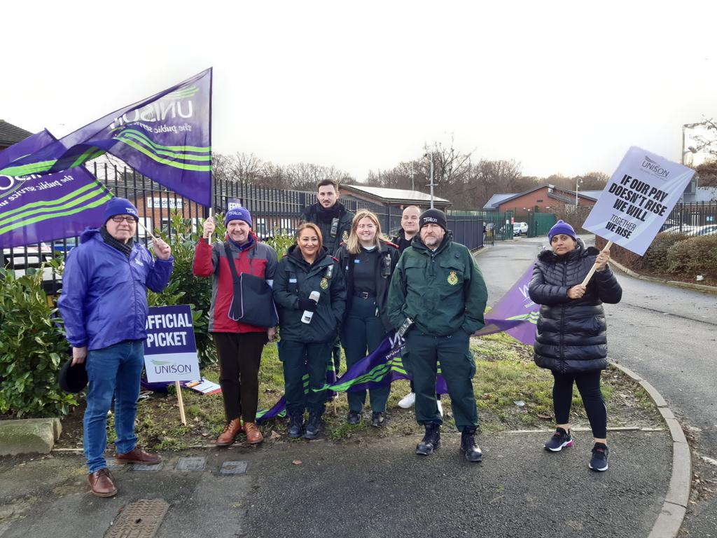 UNISONOurNHS's tweet photo. Members across the country are sending a clear message today, by standing up for themselves, fair pay and the NHS. Take a look at members in action, as momentum continues to grow and carry!

#PutNHSPayRight https://t.co/4ev0d6otHe