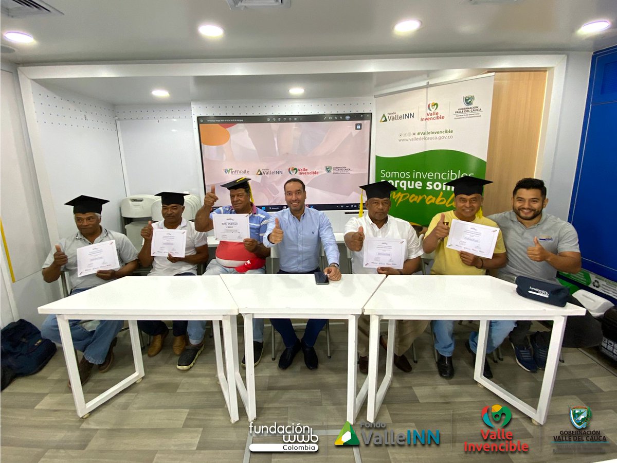 SedecV's tweet photo. ✅ La Fundación Móvil WWB Colombia, (@FundacionWWBCol), en articulación con @infivalle y la @SedecV, generan capacitaciones en educación financiera para que los emprendedores conozcan cómo hacer para que sus empresas crezcan, optimicen mejor sus recursos y sean más eficaces. 🚍 https://t.co/jHo8EKrQ4Q