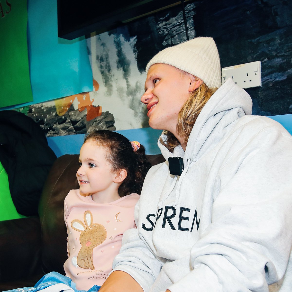 Snapshots from our visits to local hospitals, to spread some Christmas joy! 📸🎁💙 <a href="/citcmancity/">City in the Community</a>