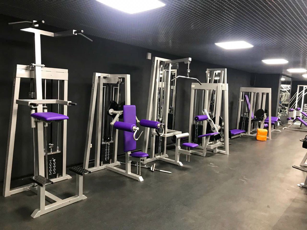 Spb sports. СПБ тренажёрный зал на корабле. Челябинск Калининский район тренажерные залы. Картинки Питер тренажерка. Школа 511 СПБ спортзал.