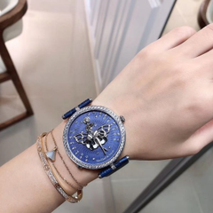 joey__joey86's tweet image. I bought a beautiful watch yesterday. Life is to be richer in life, and be more good to yourself. That&apos;s what makes life meaningful.🥰
#Van Cleef &amp;amp; Arpels VCARO4F200 watch🥰