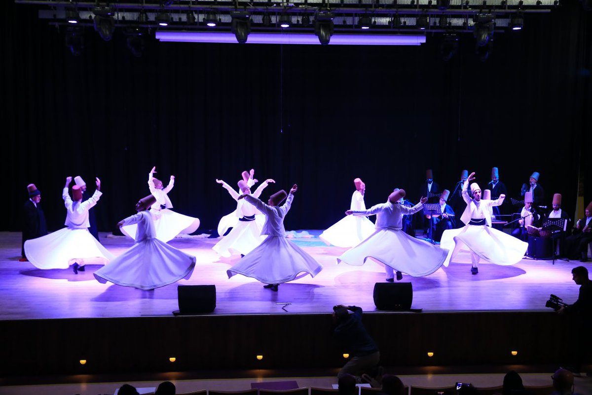 Öğretileriyle tüm dünyada büyük ilgi uyandıran İslam âlimi ve mutasavvıf Mevlana Celaleddin-i Rumi Hazretleri ‘vuslatının’749. yıl dönümünde #BayrampaşaBelediyesi’nin düzenlediği Şeb-i Arus programında anıldı.
<a href="/bpasabelediyesi/">Bayrampaşa Belediyesi</a> #bayrampaşa #haber #mevlana

turkiyetelevizyonu.com.tr/ilce-haberleri…