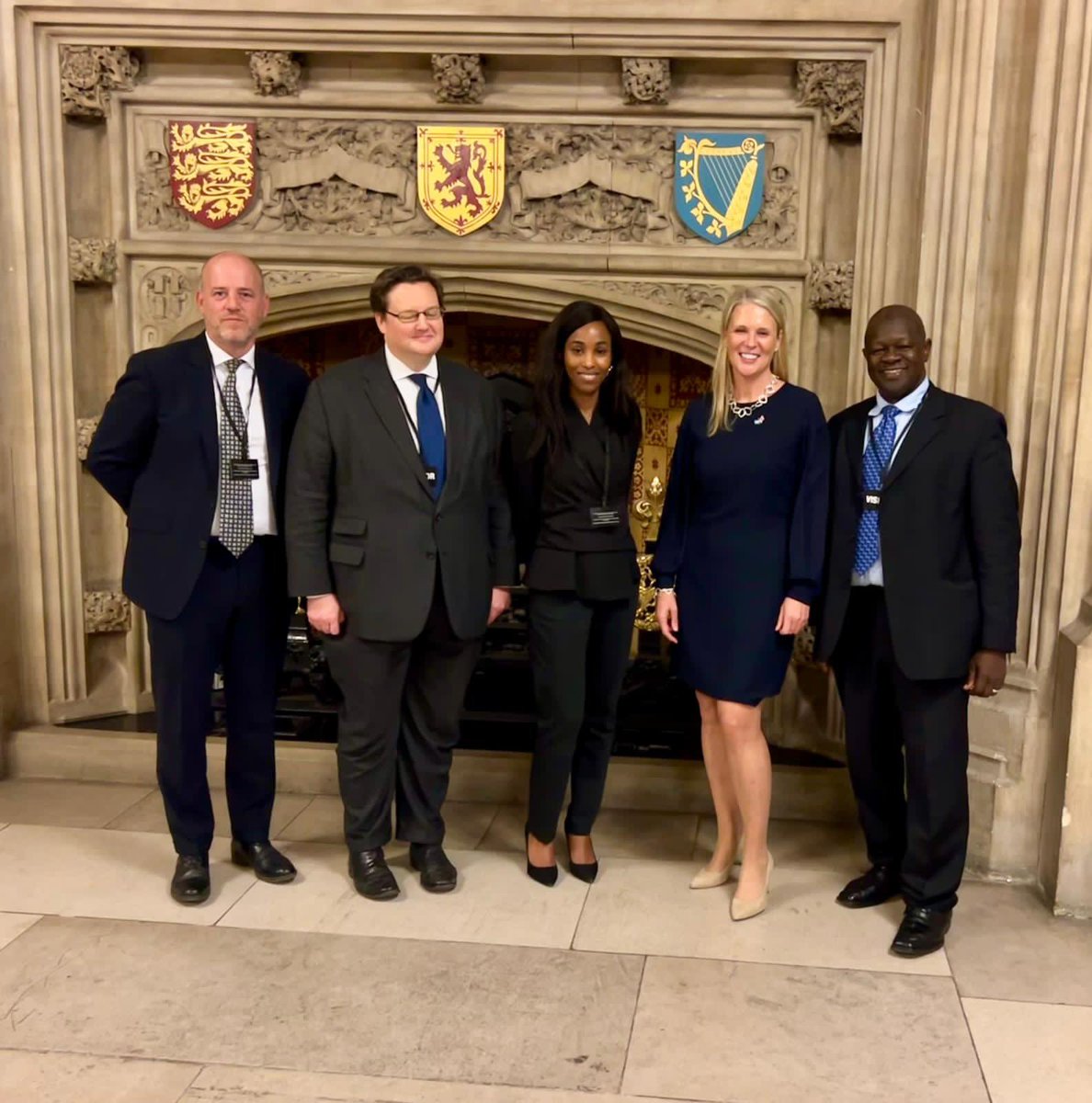UKinSierraLeone's tweet photo. Delighted @AndrewmitchMP attended the 🇬🇧 🇸🇱 Pro Bono Network Event, discussing how Sierra Leone’s institutions support free, fair elections and how legal assistance drives development and growth.

Good governance, freedom of speech of law are key 🔑 for society to thrive. https://t.co/AdyPkRr8Zb