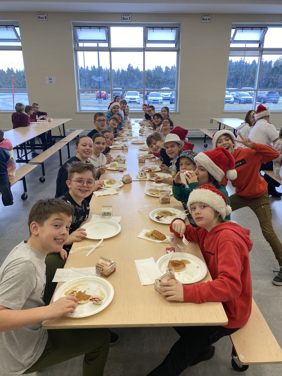 Christmas breakfast with 5E at JRI! Thanks for the feed! <a href="/JuniperRidgeNL/">Juniper Ridge Int</a> <a href="/NLESDCA/">NLESD</a>
