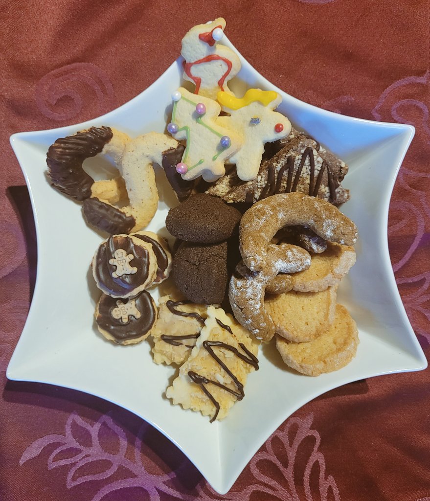 becki2412's tweet photo. My Christmas Cookies 2022 ๐๐
#Baking #BeckiBackt https://t.co/9Xp89Kxats