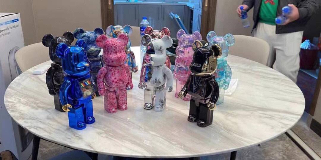 Ailun991's tweet photo. I love these trendy games! I bought a lot at once to fill my cabinet! A beautiful landscape at home #violent bear #Bearbrick #tidal play #pendulum #goodsharing https://t.co/UP4Cj9TqjF