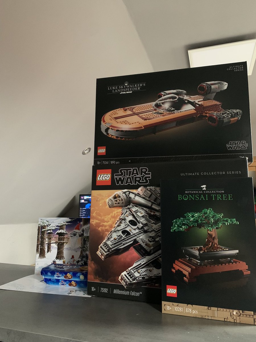 TothBTihamer's tweet photo. Újra itt az év vége , kicsit túl vállalósra sikerült a stream, de köszönjük szépen ezt az évet is , ti vagytok a legjobbak jó pihenést és kellemes ünnepeket kívánunk @thevrbazsi @TheVR_Dani @thevrpisti @thevrjani a hagyomány az hagyomány! https://t.co/dKTLyDk433