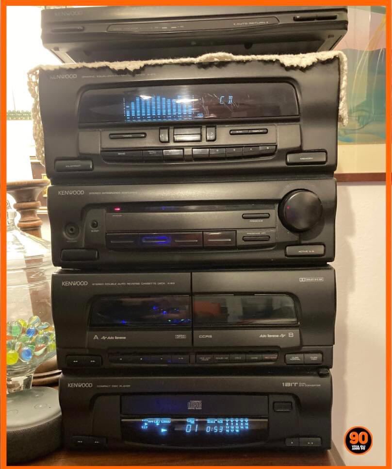 stefaniagrilli's tweet photo. Il nostro iPhone negli anni 90
#kenwood #perlanera https://t.co/60j7dnV7nE