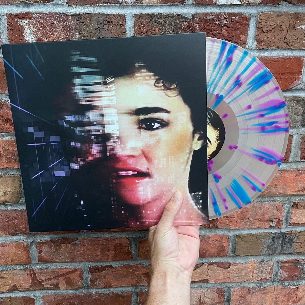 MyPetFlamingoUK's tweet photo. ‘Digital Despair’ by @TUPPERWAVEMUSIC
Out now & available on 2 stunning vinyl variants:
- Purple & blue A/B effect vinyl (200 copies)
- Frosted clear w/ blue & pink splatter effect (Clwb Fflamingo exclusive) 100 copies
https://t.co/5WI3PRxd4O
#tupperwave #vinyl https://t.co/XI4yr7rNfG