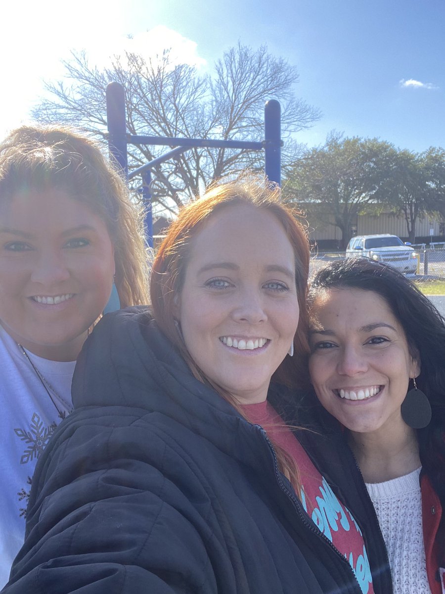 msbodkin's tweet photo. These elves are happy to have our newest team member here with us! #TESCelebrates https://t.co/BfqM9rVRHG