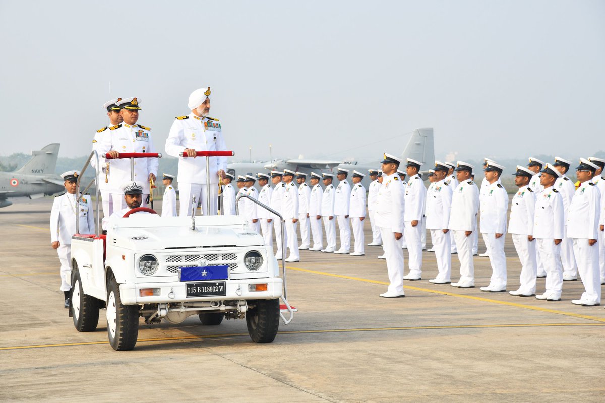 IN_HQENC's tweet image. #ChangeOfCommand

Cmde Dalip Singh, VSM, an alumnus of the Indian Naval Academy and a graduate of the Royal College of Defence Studies, UK, took over the command of #INSDega, the Naval Air Station at #Visakhapatnam from Cmde Vishal Bishnoi today. 

@DefenceMinIndia @indiannavy