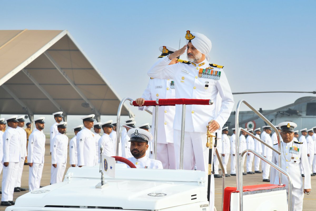 IN_HQENC's tweet image. #ChangeOfCommand

Cmde Dalip Singh, VSM, an alumnus of the Indian Naval Academy and a graduate of the Royal College of Defence Studies, UK, took over the command of #INSDega, the Naval Air Station at #Visakhapatnam from Cmde Vishal Bishnoi today. 

@DefenceMinIndia @indiannavy