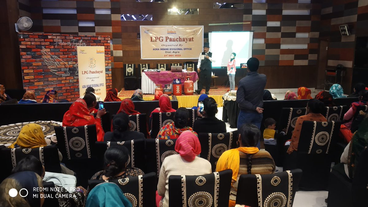 IoclAgraIDO's tweet photo. #AzadiKaAmritMahotsav
 A LPG Panchayat organized  at Agra District. Approximately 100 Ujjwala beneficiaries enthusiastically participated  and learnt the safe usage and benefits of LPG. @ioclupso2 @EDLPGIOCL @raj_dube @Shyamal35759390 https://t.co/wtyiCGdJ3c