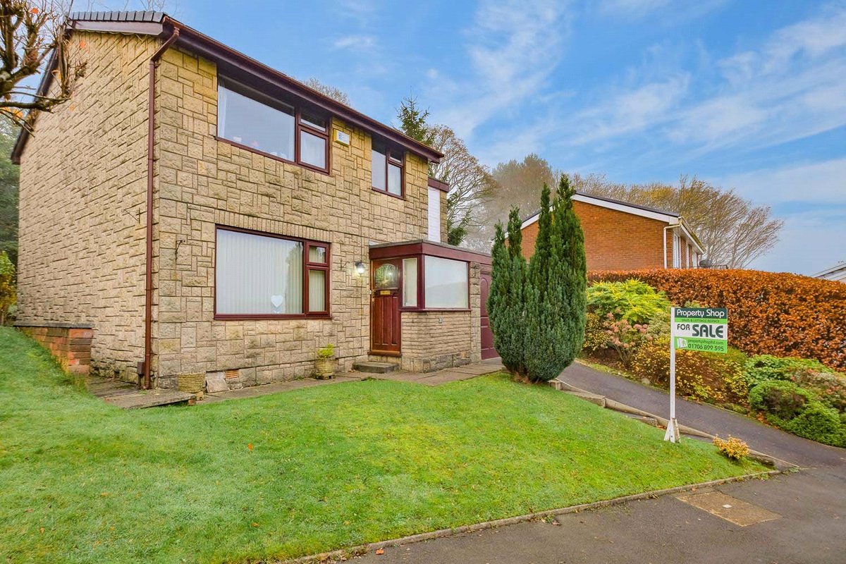 PropertyShopEA's tweet photo. FEATURED PROPERTY:

🏡 Four-bedroom detached property for sale - £325,000 OIRO
📍 Oaklands Drive, Rossendale

A mature, detached property in a respected location less than a mile from the town centre and motorway links. 

View more 👇🏻
https://t.co/LwtDMIjkuu https://t.co/mRguVJkJzt