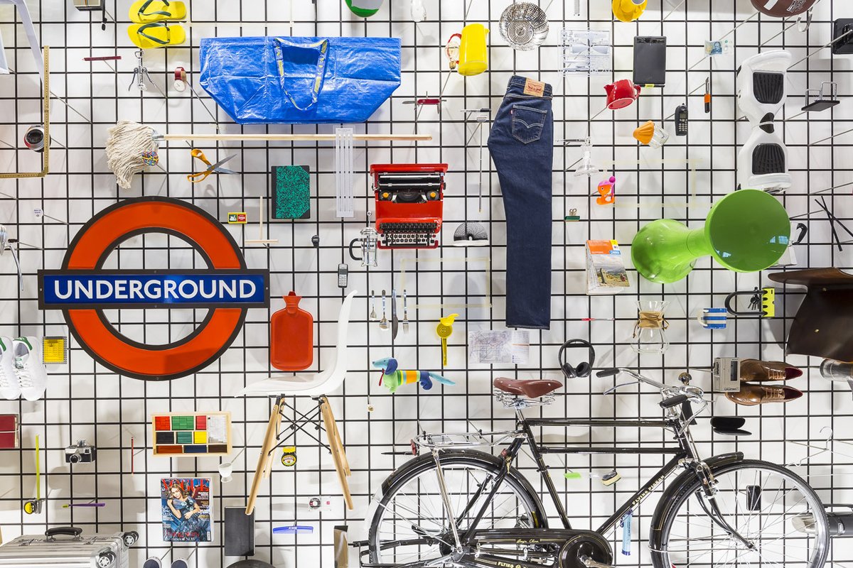 DesignMuseum's tweet photo. In need of a healthy dose of art &amp; design to end the year? 

We're open everyday incl bank holidays (closed on #ChristmasEve, #ChristmasDay &amp; #BoxingDay) with #ObjectsOfDesire🦞, #ASMR_IRL✨, #ParablesForHappiness🌈 &amp; #DesignerMakerUser🚲

Plan your visit: https://t.co/ecHDuqBpex https://t.co/QwHrK02HhQ