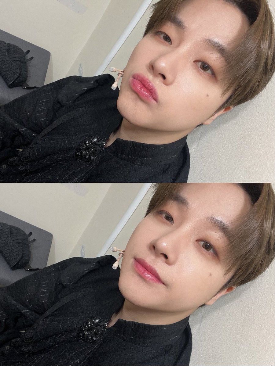 Jinhwan weverse update!!! "Sorry that it's always the same place, the same clothes, and the same angle. Don't fall into snowy road and get home safely! Heart" ♥️

#iKON <a href="/YG_iKONIC/">J</a> <a href="/iKON_gnani_____/">김진환</a>