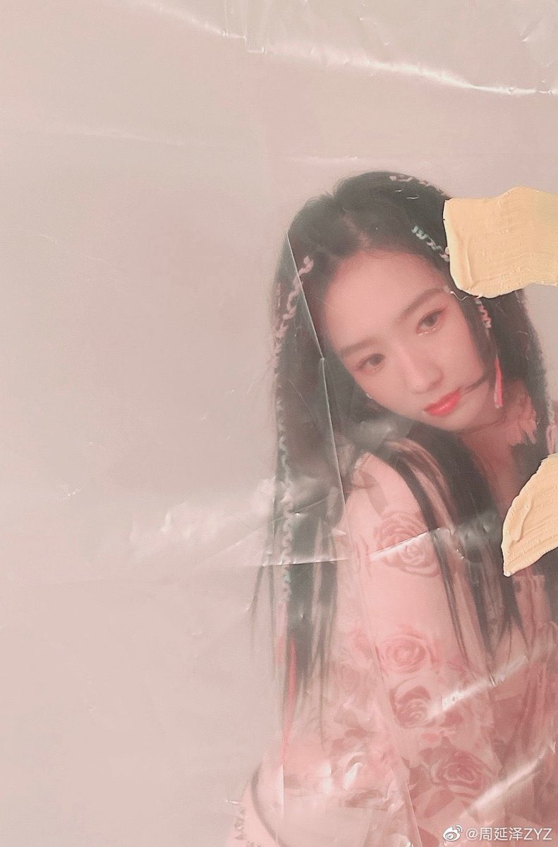 m_meiqifanspage's tweet photo. #MengMeiQi
【Updates】Short Recap (1)
Cr . Stylist 周延泽ZYZ
“Have been involved in make-up & hair styling design for MeiQi’s new EP.
#Dance #wjsn #เมิ่งเหม่ยฉี #孟美岐 #맹미기 #CPop #우주소녀 #music #kpop #미기 #Meiqi #whitefrequency #flyer https://t.co/oZV7jK4HwQ