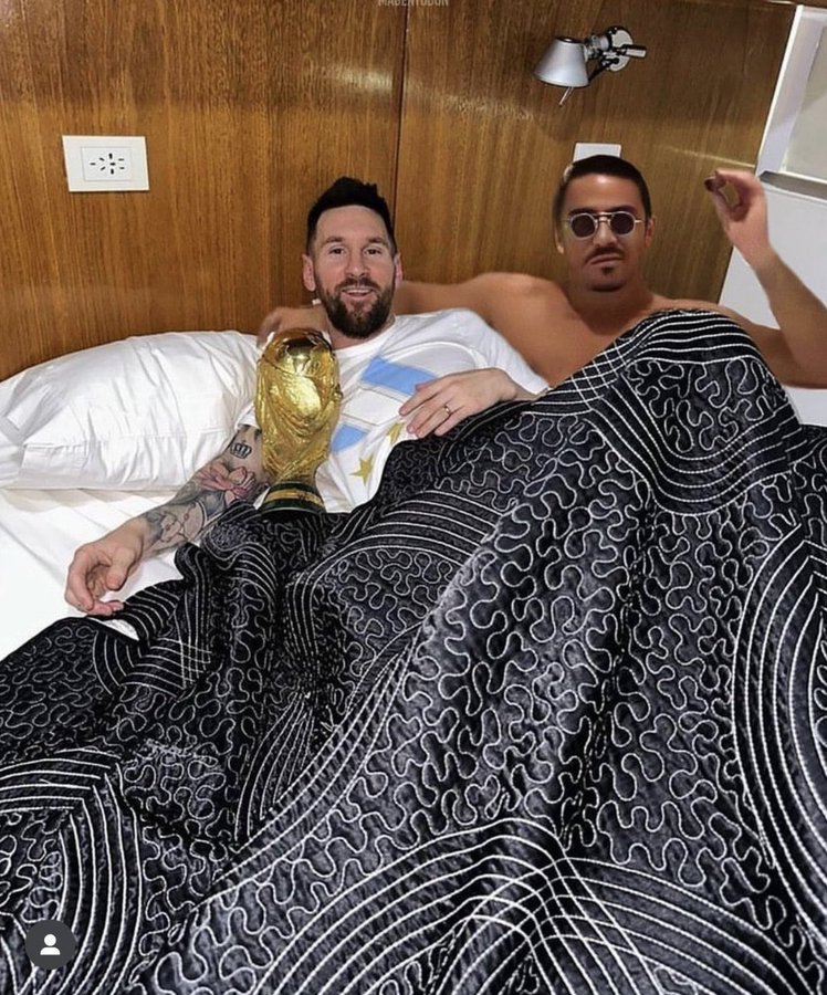 Outofcontexttr9's tweet image. #messi #saltbae #argentina #worldcup #dimaria #ronaldo #buenosaires