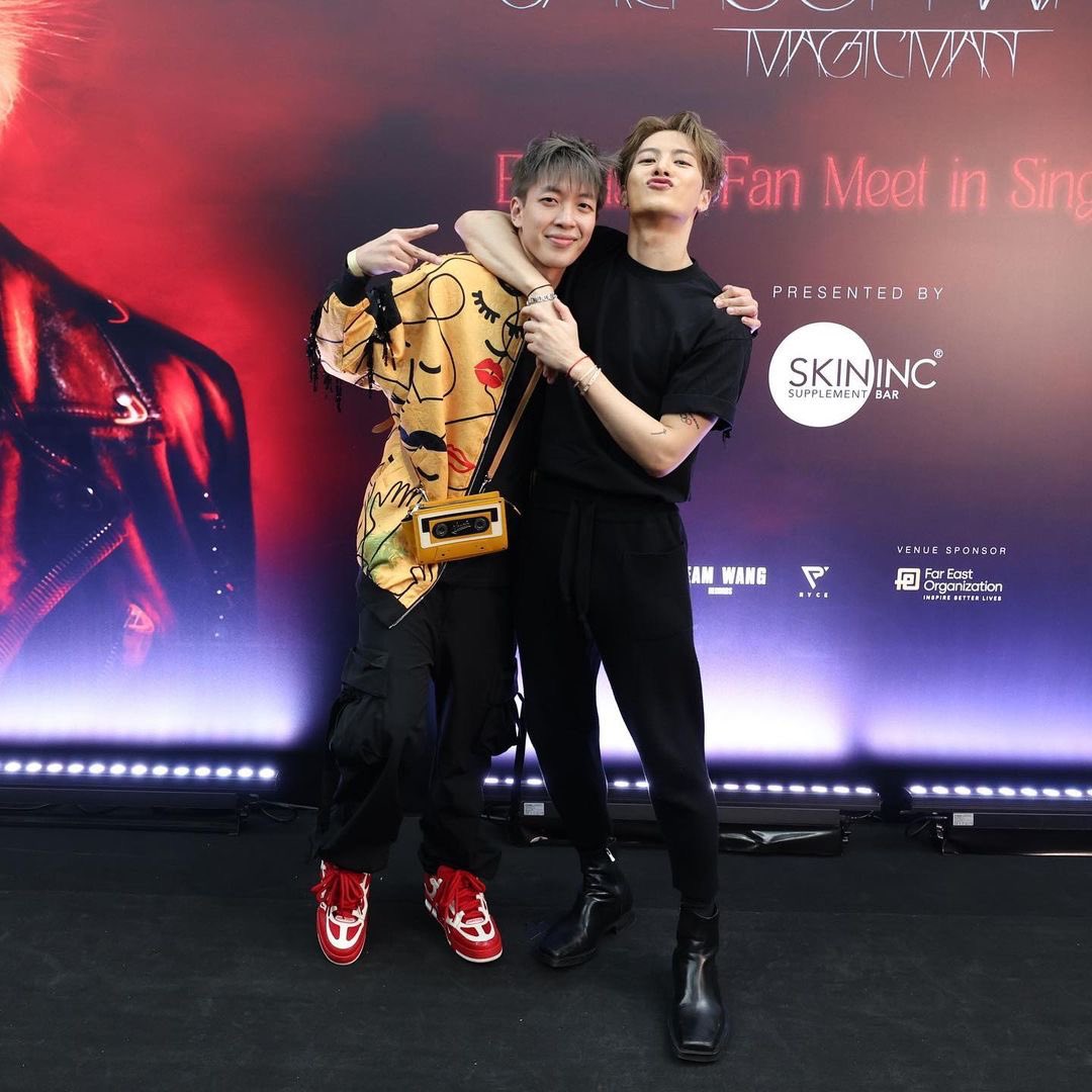 cindylie16's tweet photo. Jackson and Dharni 
#JacksonWang https://t.co/ujcTo8lCMC