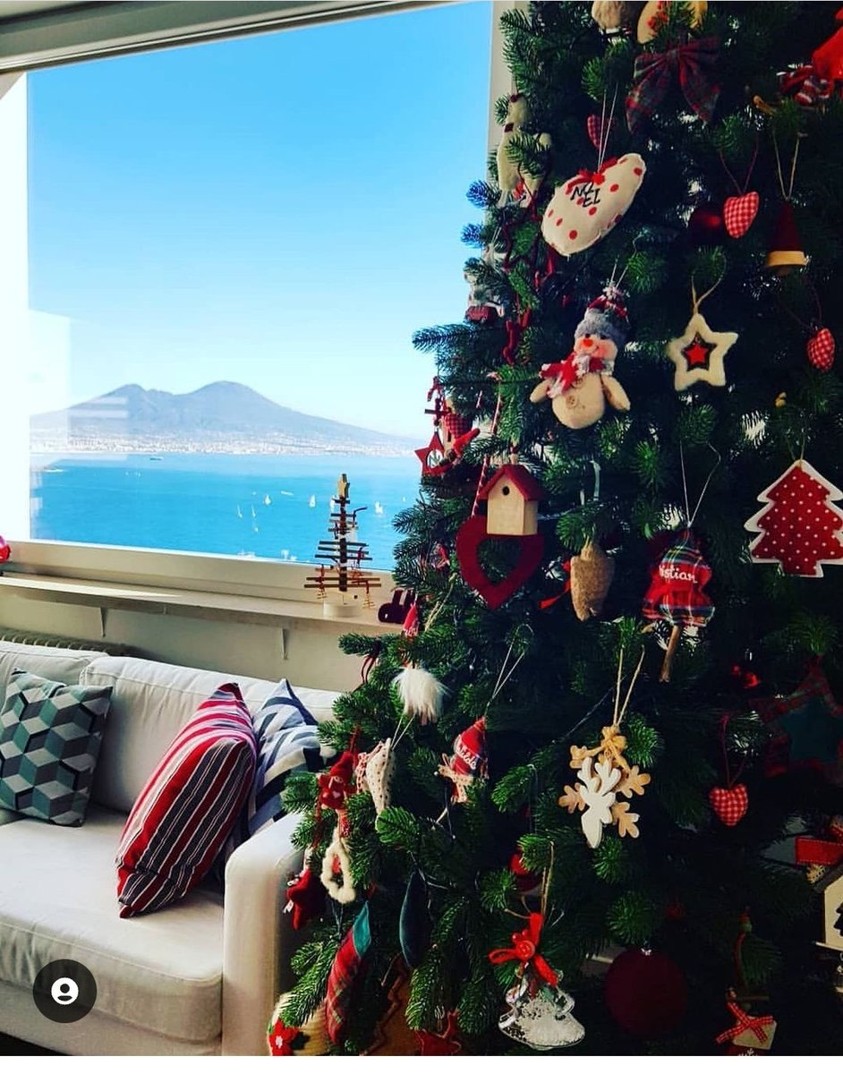 Napoli💙
#Christmas #christmastree #Napoli #lacittapiubelladelmondo
#natalenapoletano #figliodelvesuvio
#Vesuvio #christmastime #santaclausiscomingtotown