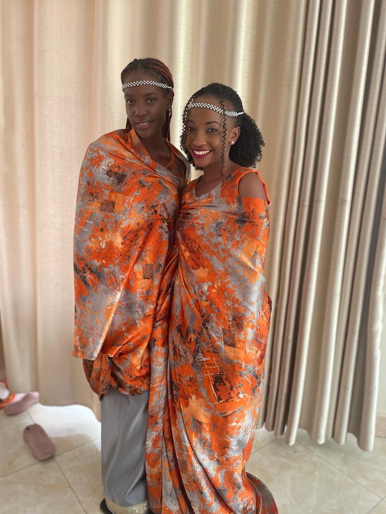 Noel_knows01's tweet photo. Our Hustler Of The Day is @DoreenBiira1 
A true definition of beauty and brains,
Doreen is also the former Miss Tourism Rwenzori

Please DM her for  
:Traditional attires for brides and bridesmaids
:All kinds of makeup.
#exploreuganda https://t.co/K2firEbIW9