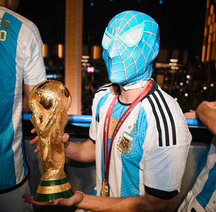 MauriGaricoche9's tweet photo. Julián Álvarez es mi héroe, es mi ídolo, es MI jugador. Gracias por darme la alegría de mi vida, la gloria eterna, felicidad eterna. Gracias @julianalvarezzz https://t.co/pTsVLYIqqv