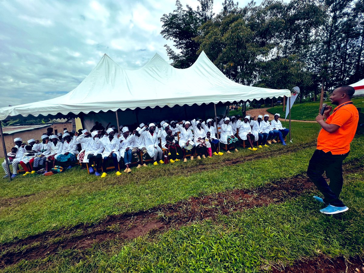 EmpowerRwanda's tweet photo. We also had the official launch of our #FeedingProgram at TM Empowerment Center which is being funded by @certafoundation👏🙌. Me. #FloridaKabasinga the Founder of this foundation gave her remarks of hope to the teen moms & pledged her full support to their feeding & legal needs! https://t.co/GbC6Hm6l4p