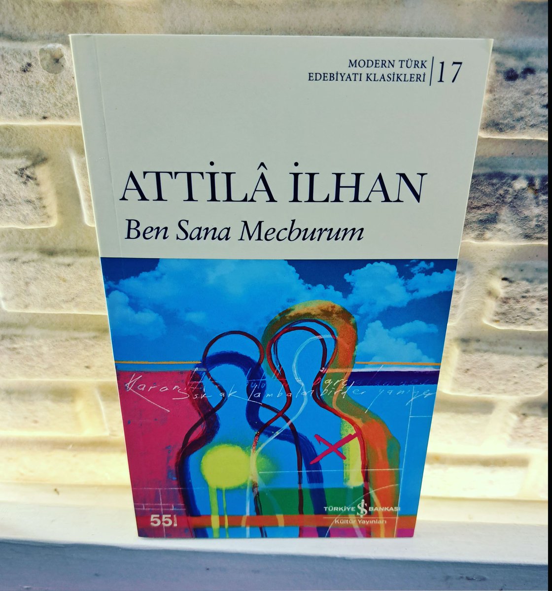 Yenik de olsak dağları aydınlatan gözlerimizdir 
bugün yenik de olsak 
yarın yeneceğiz

Bunca yıl sönmemis umudum
 Nisan değilse mayıs, 
Perşembe değilse pazar...

#kitap #kitaptavsiyesi #siir #Attilailhan <a href="/edebiart_/">edebiart</a> <a href="/mavi__ayrac/">Mavi Ayraç</a> <a href="/BendekiKitap/">Bendeki Kitap</a> <a href="/Benimokumam/">Birsen📚🇹🇷</a>
