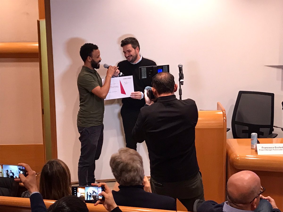 UNHCRItalia's tweet image. Si è tenuta oggi la cerimonia di consegna dei diplomi della 3° edizione del progetto #Powercoders Italia, l’accademia di programmazione informatica per rifugiati!
Congratulazioni a tutti e tutte 👏 welcome.unhcr.it/3403-2/