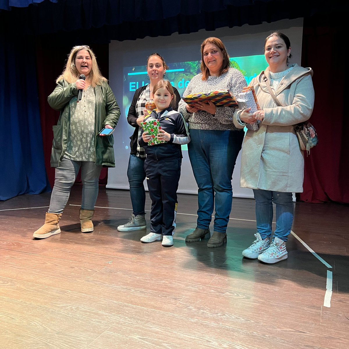 ampasalletala's tweet photo. Ganadores del concurso de tarjetas de Navidad de primaria, organizado por la AMPA !Enhorabuena a los ganadores! #SomosLaSalle #JuntosMejor #MiraMásAllá 
continúa ⬇️⬇️⬇️ https://t.co/Cq5Mal08qu